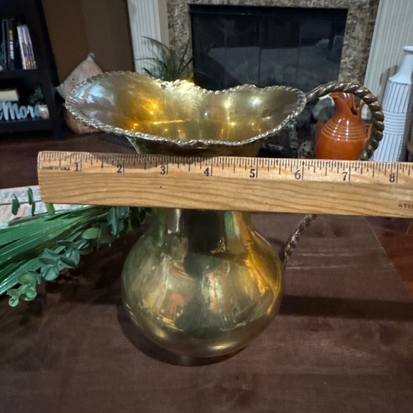 Vintage Brass pitcher made in India 9” Tall x 7.5” Wide - Picture 10 of 10